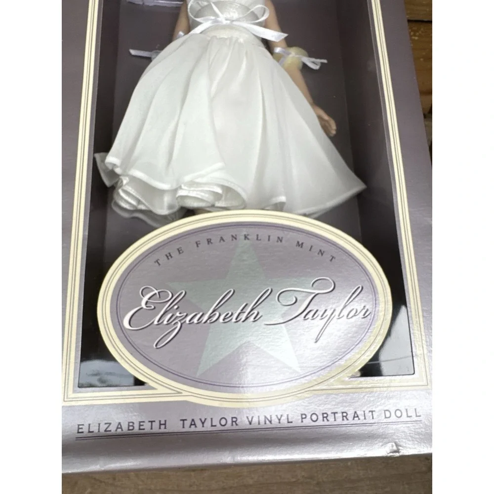 Elizabeth Taylor Vinyl Doll - Cat On A Hot Tin Roof - Franklin Mint - New in Box